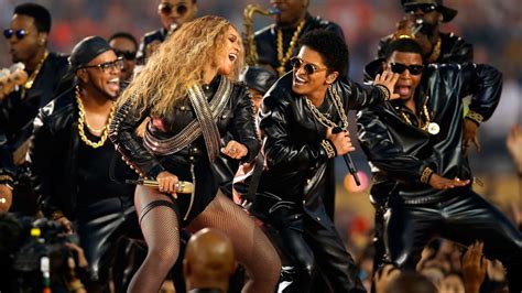 past super bowl performers|list of super bowl halftime performances.